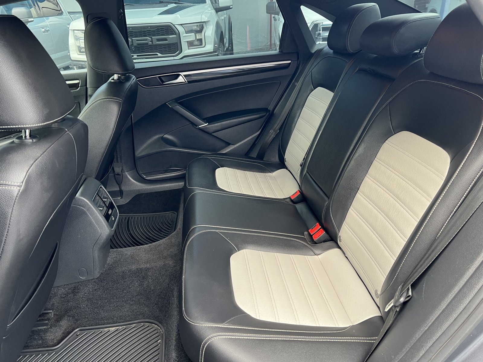 Volkswagen Passat GTI 2018 (050742)