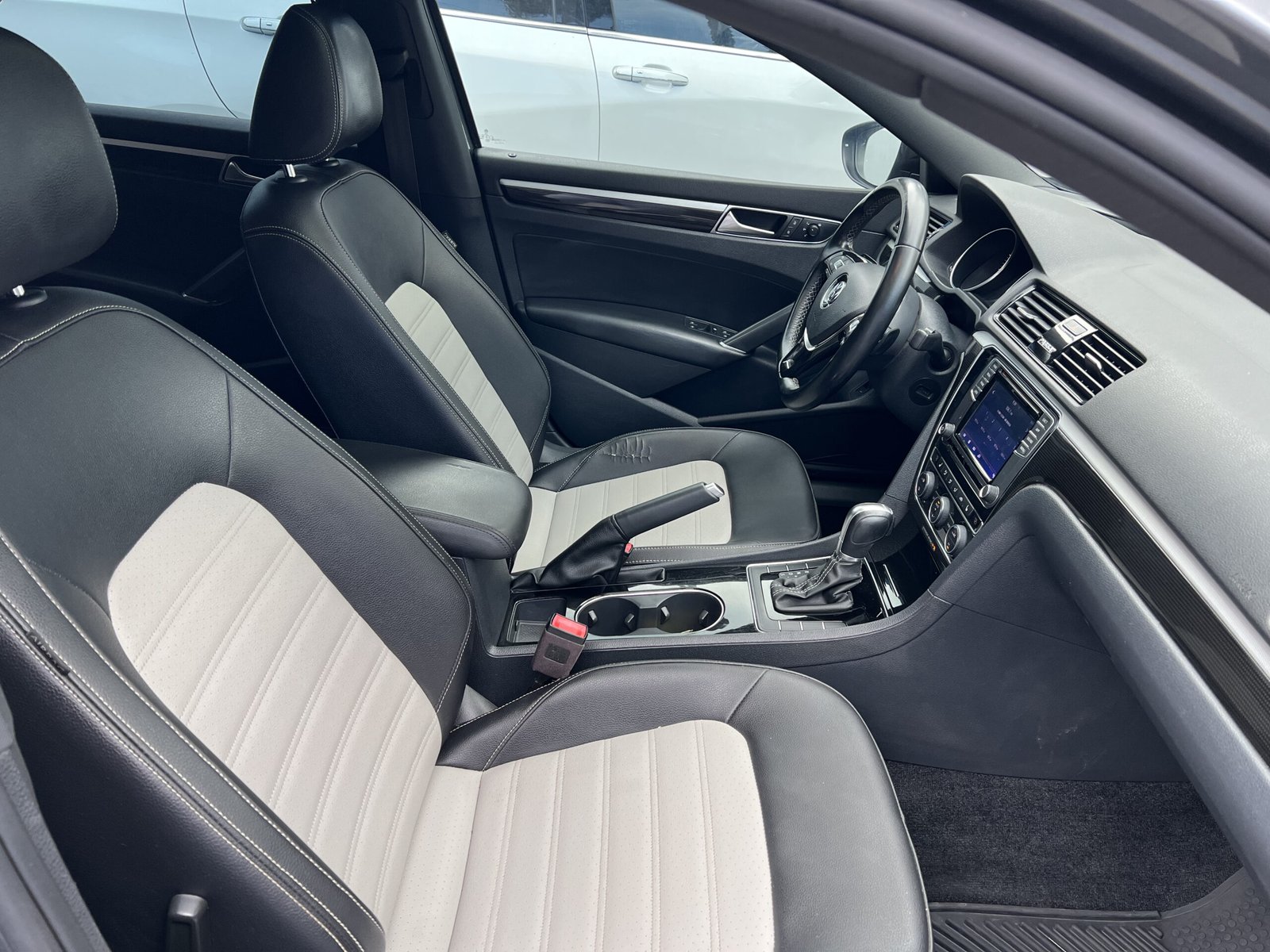 Volkswagen Passat GTI 2018 (050742)