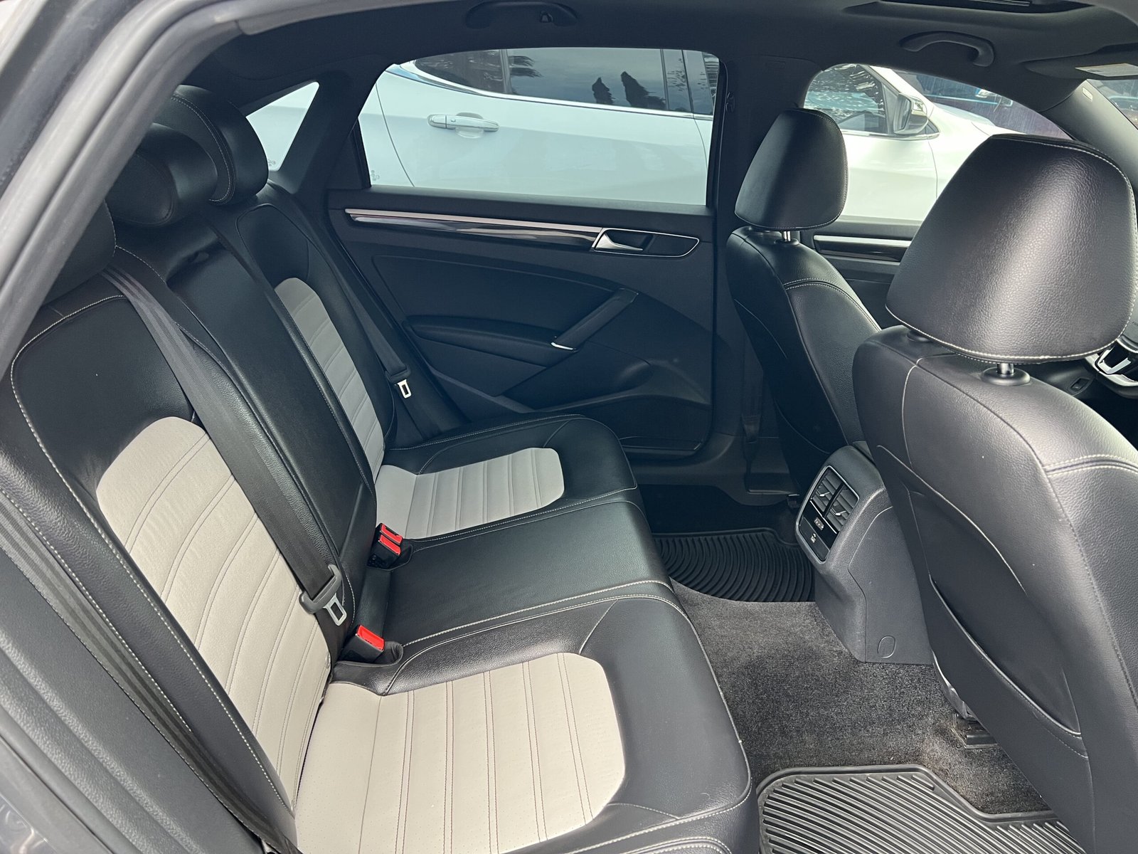Volkswagen Passat GTI 2018 (050742)
