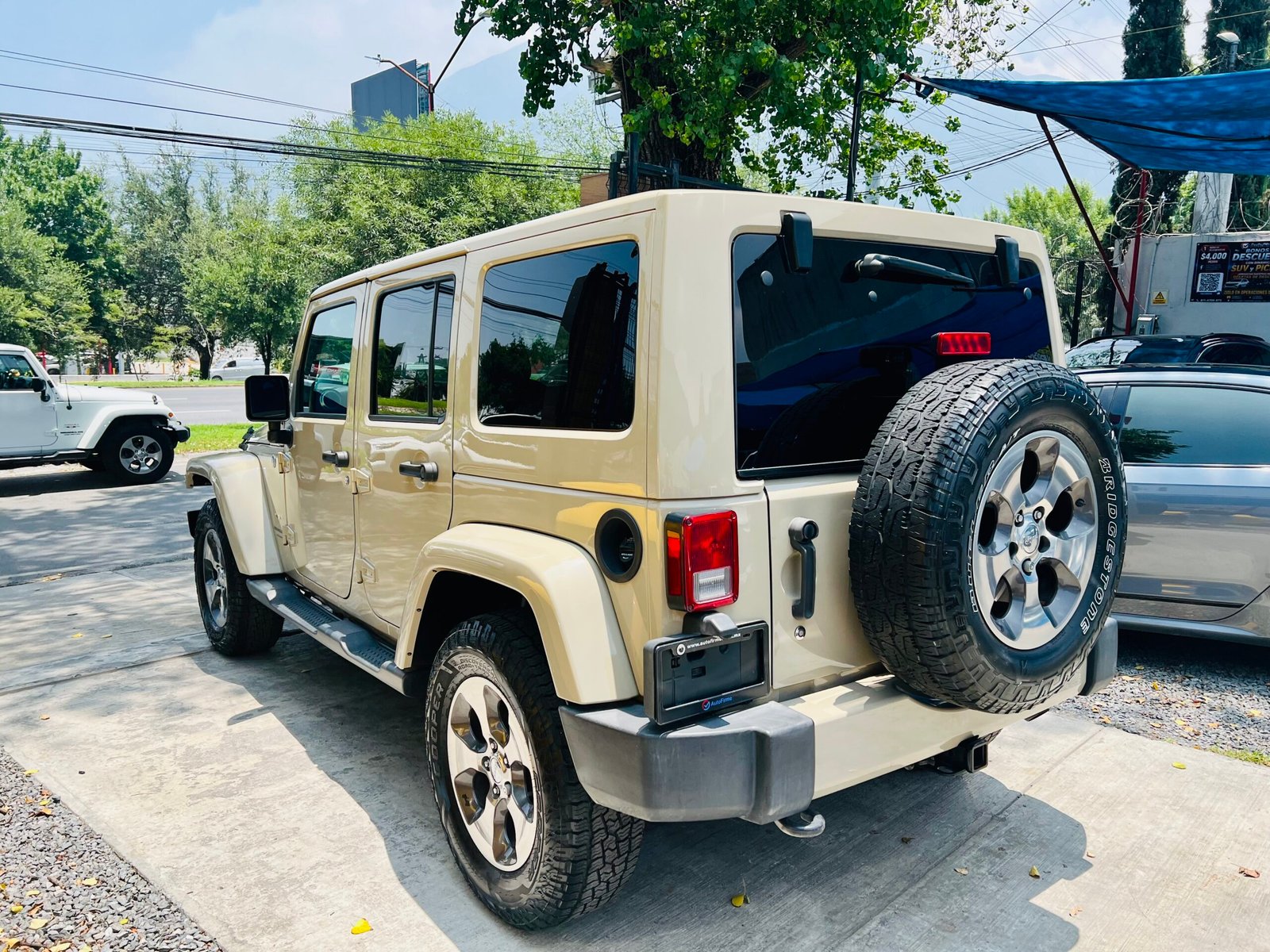 Jeep Wrangler JK Unlimited Sahara  (809301)