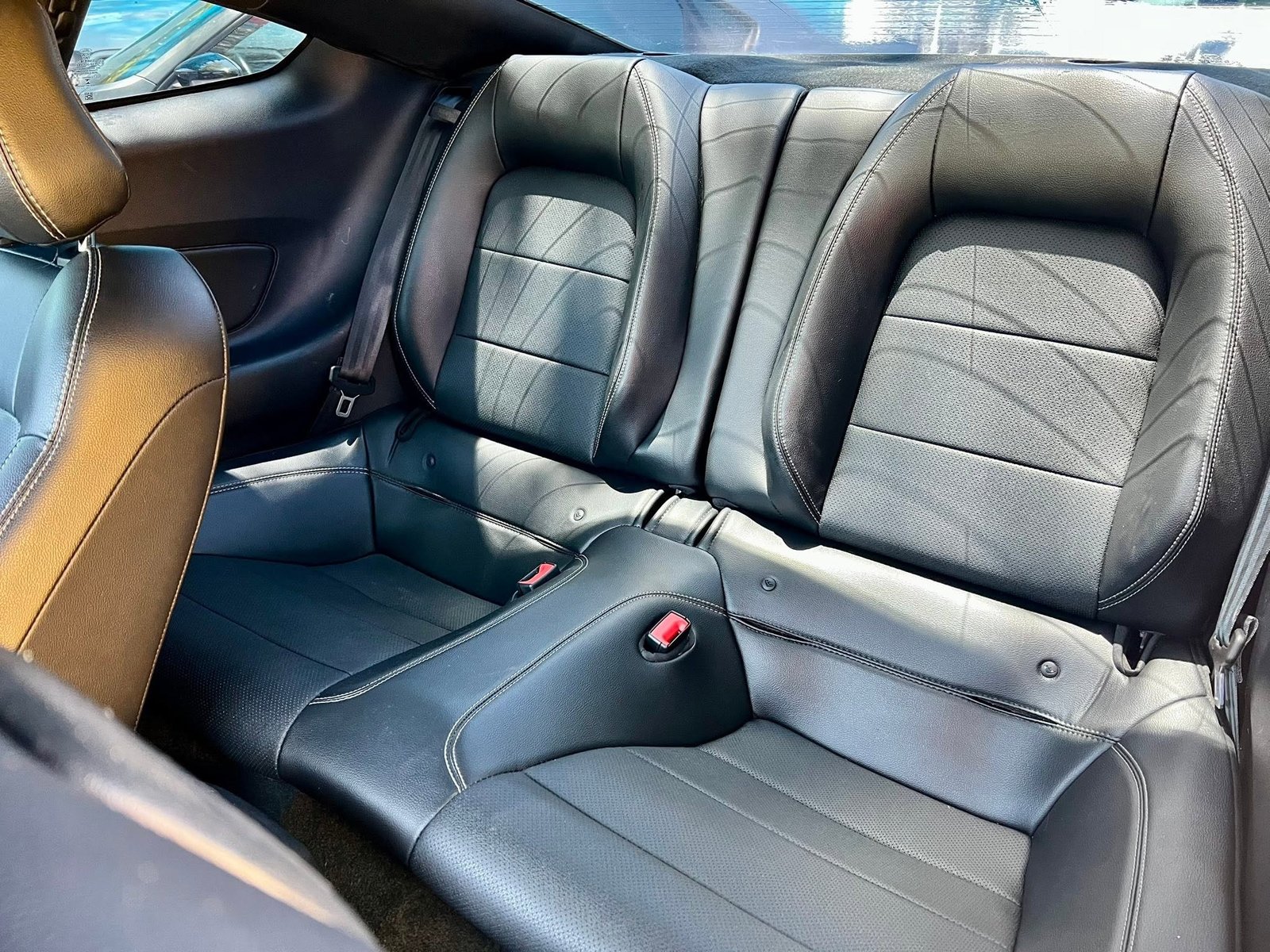 Ford Mustang Premium (122711)